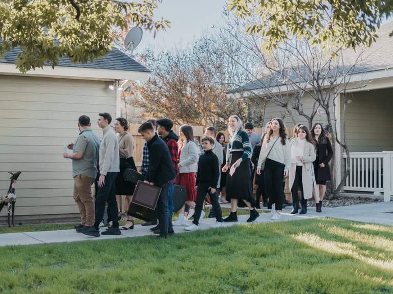 Caroling ’23 — photograph 8 of 38