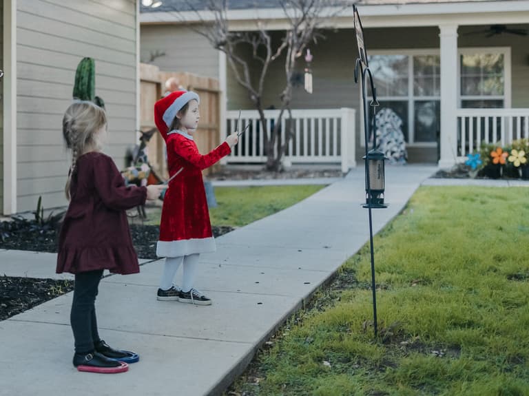 Caroling ’23 — photograph 12 of 38