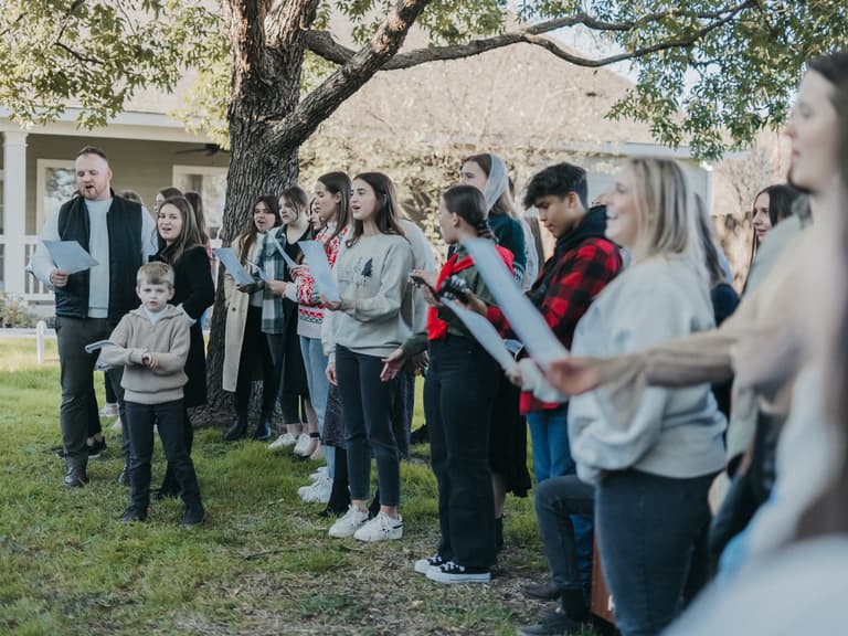 Caroling ’23 — photograph 14 of 38