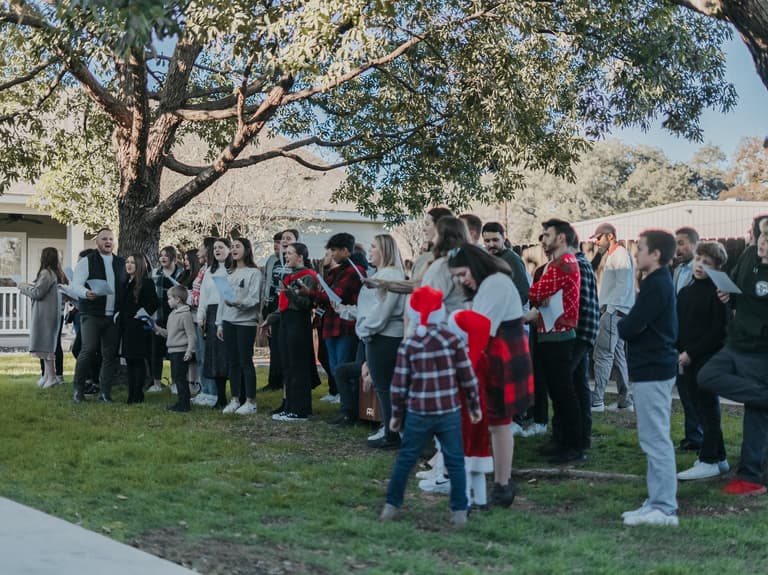 Caroling ’23 — photograph 15 of 38