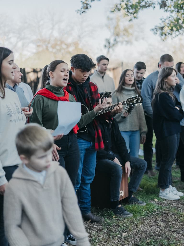 Caroling ’23 — photograph 16 of 38