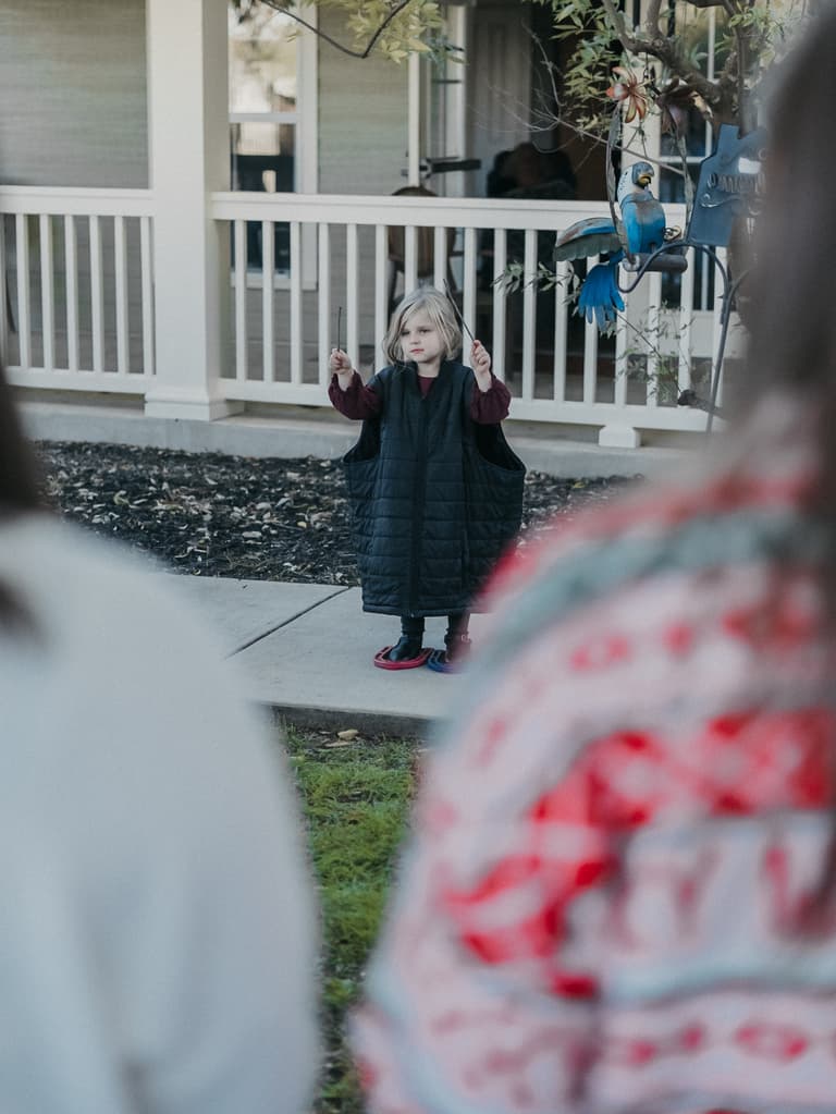 Caroling ’23 — photograph 17 of 38
